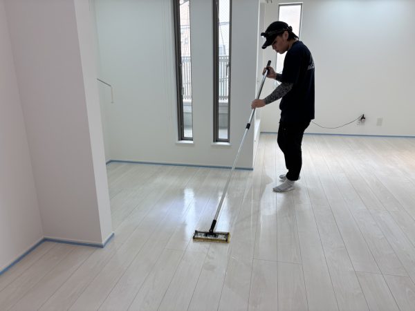 東京都大田区西蒲田 フロアコーティング 施工中の様子