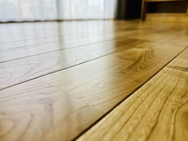 ベージュ系フローリングのガラスコーティング施工例