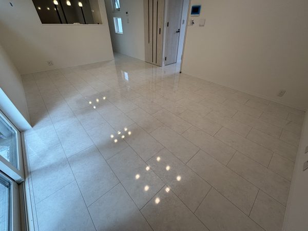 石目調フローリングのガラスUVコーティング施工例