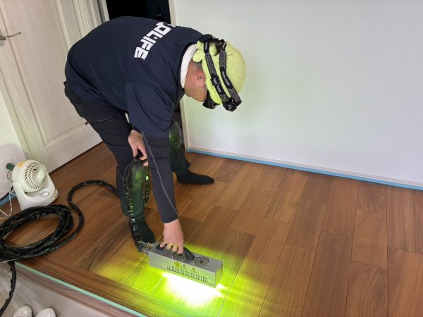 千葉県山武市フロアコーティング 施工中の様子
