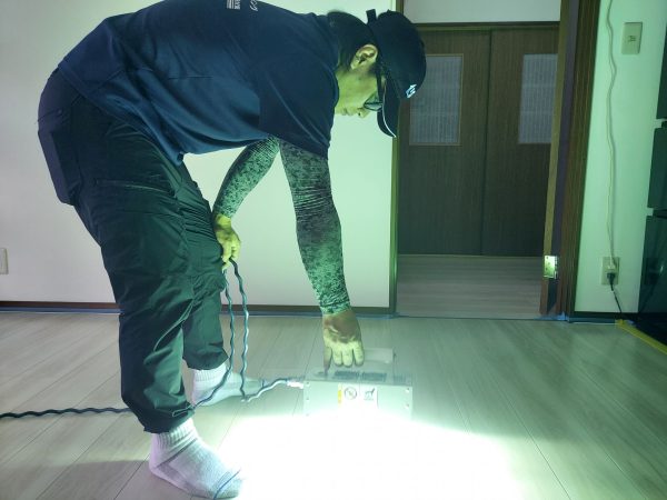 埼玉県さいたま市見沼区 フロアコーティング 施工中の様子