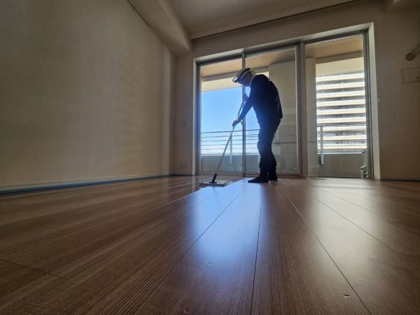 千葉県柏市 フロアコーティング 施工中の様子