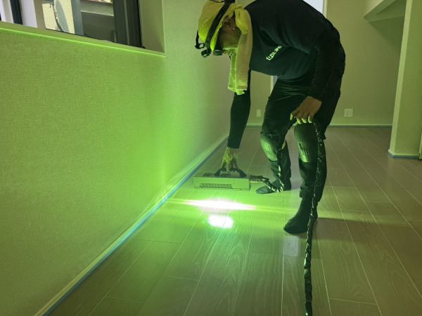 東京都青梅市フロアコーティング 施工中の様子