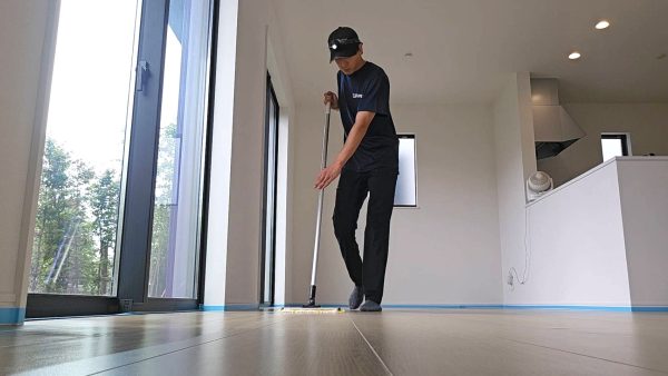 東京都東久留米市 フロアコーティング 施工中の様子