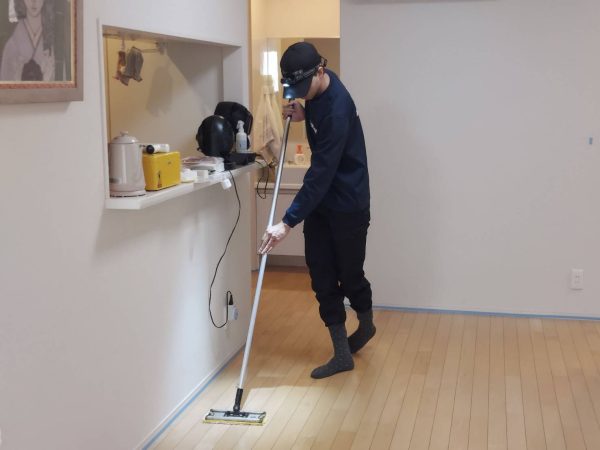 東京都文京区フロアコーティング 施工中の様子