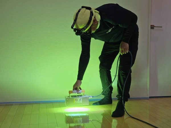 東京都文京区フロアコーティング 施工中の様子