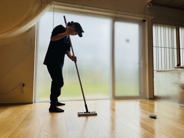 山形県米沢市 フロアコーティング 施工中の様子