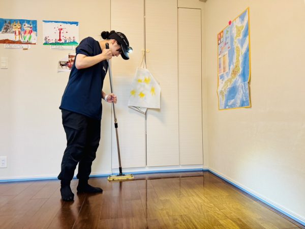 東京都北区 フロアコーティング 施工中の様子