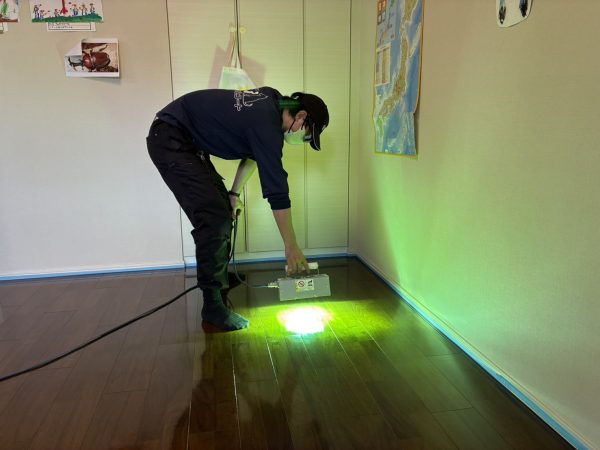 東京都北区 フロアコーティング 施工中の様子