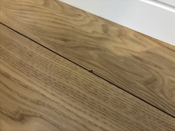神奈川県横浜市港区 フロアコーティング 施工 わんスマイルコート　床のキズ補修