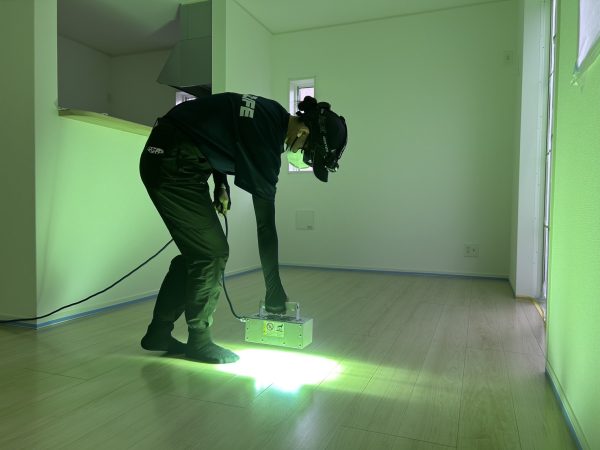 新潟県新潟市江南区 フロアコーティング 施工中の様子