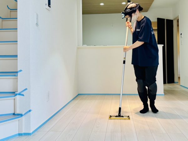 埼玉県朝霞市 フロアコーティング 施工中の様子