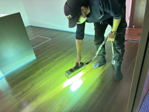 神奈川県川崎市多摩区 フロアコーティング 施工中の様子