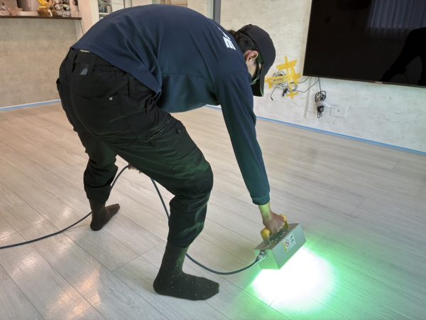 埼玉県新座市 フロアコーティング 施工中の様子