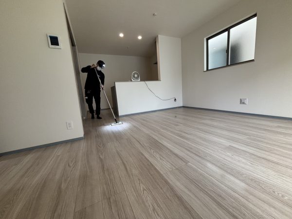 千葉県市川市 フロアコーティング 施工中の様子
