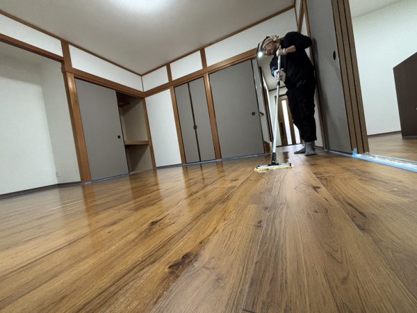 千葉県市川市フロアコーティング 施工中の様子