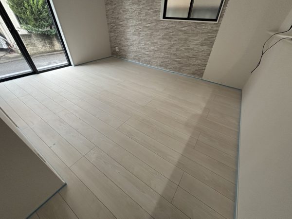 施工前:何もしていないフローリングはキズや汚れがつきやすい状態