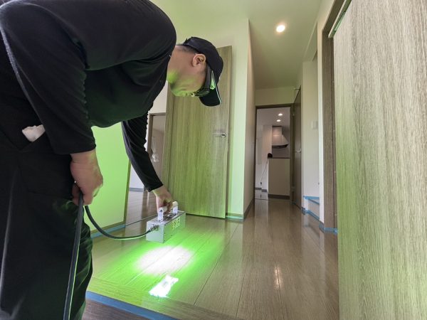 埼玉県所沢市 フロアコーティング 施工中の様子