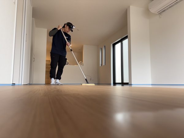 群馬県太田市 フロアコーティング 施工中の様子