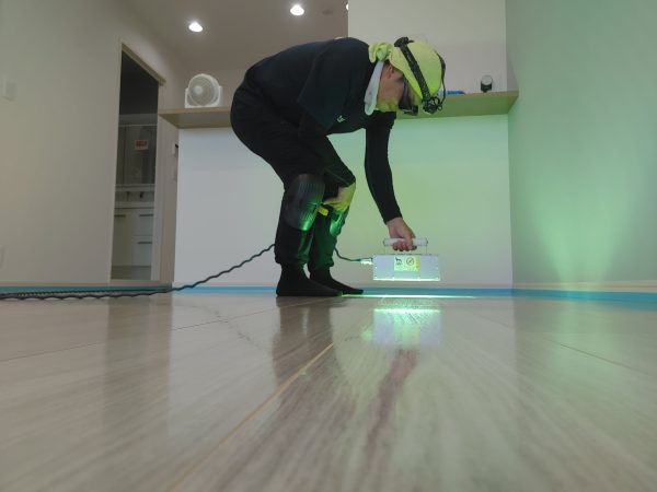 千葉県松戸市 フロアコーティング 施工中の様子