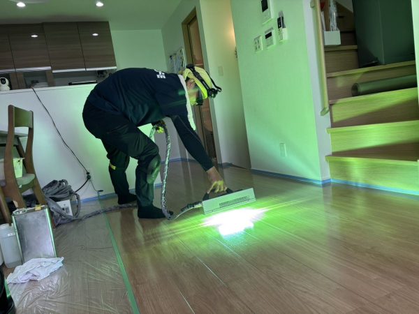 東京都葛飾区 フロアコーティング 施工中の様子