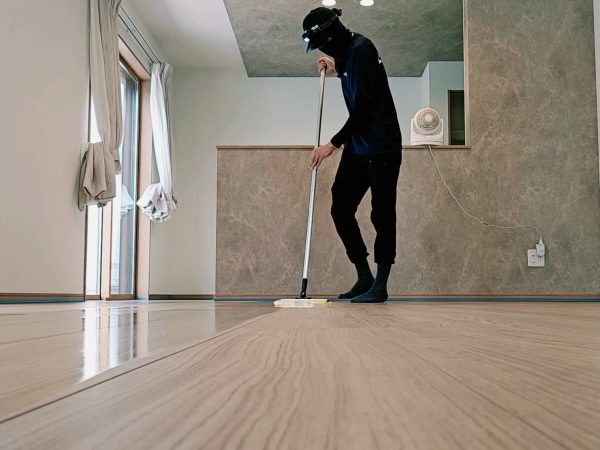 埼玉県北本市 フロアコーティング 施工中の様子