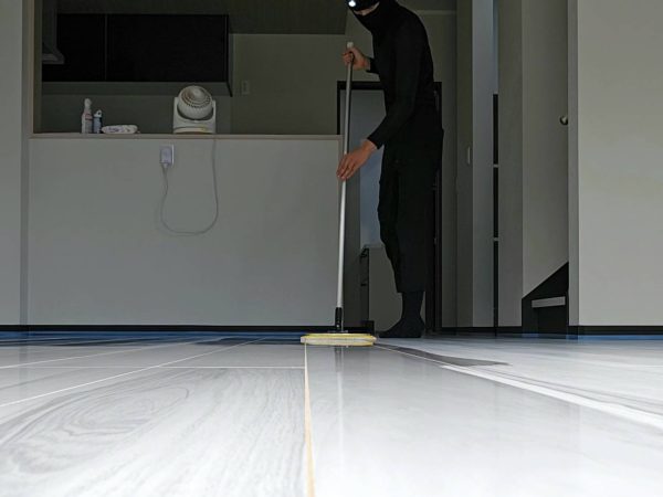 千葉県我孫子市 フロアコーティング 施工中の様子