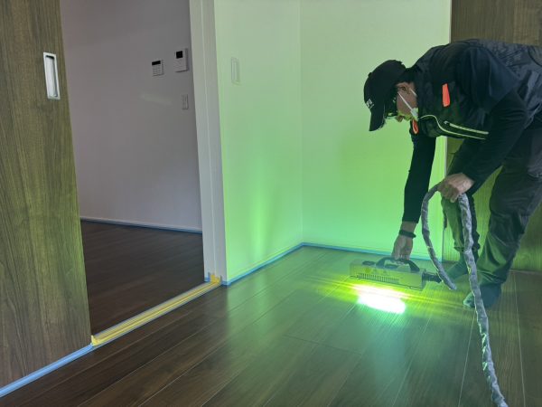 神奈川県川崎市多摩区 フロアコーティング 施工中の様子