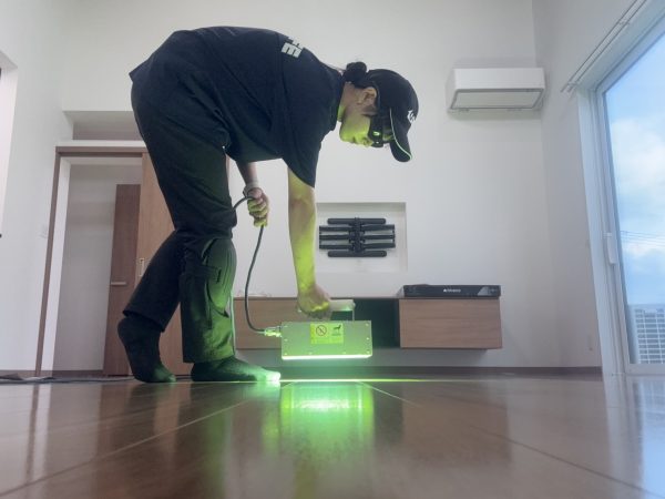 新潟県燕市 フロアコーティング 施工中の様子