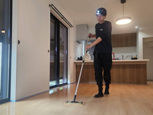 東京都町田市 フロアコーティング 施工中の様子