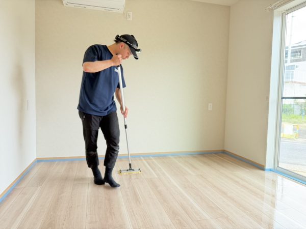 福島県郡山市 フロアコーティング 施工中の様子