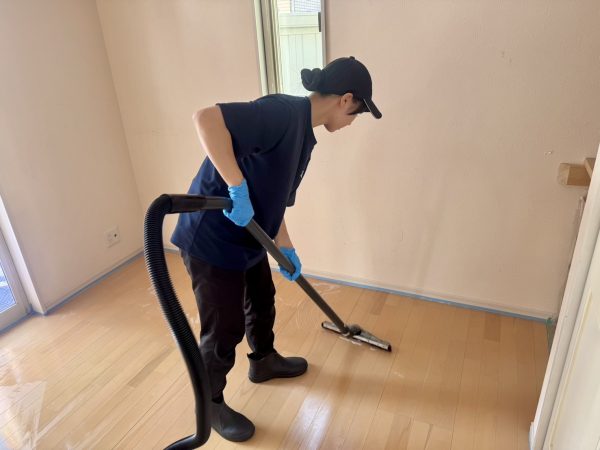 福島県福島市 フロアコーティング 施工中の様子