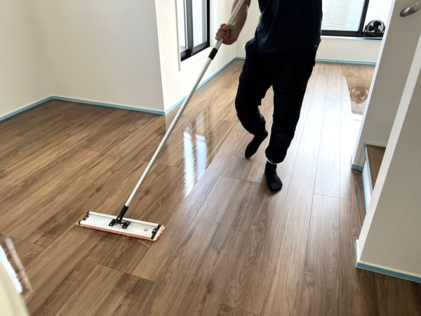 福島県郡山市 フロアコーティング 施工中の様子