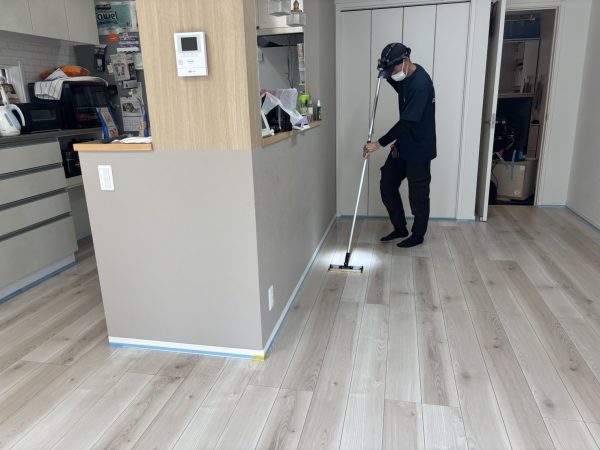 千葉県習志野市 フロアコーティング 施工中の様子