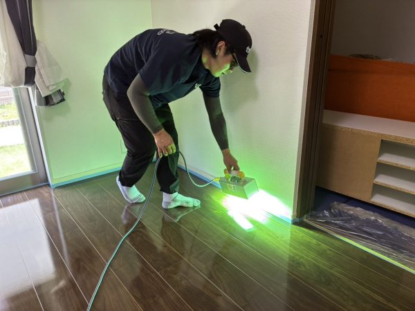 栃木県小山市 フロアコーティング 施工中の様子