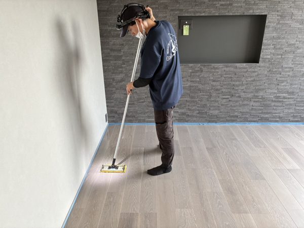 千葉県成田市 フロアコーティング 施工中の様子