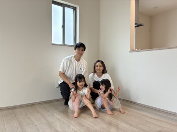 埼玉県越谷市　フロアコーティング　ガラスＵＶコーティング　お客様の様子