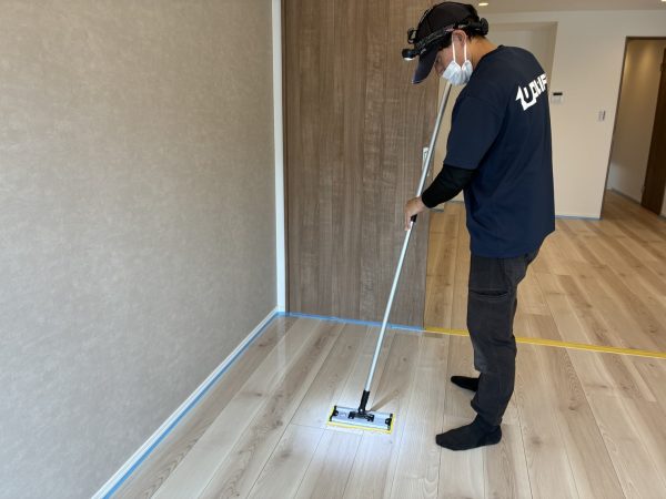 神奈川県横浜市戸塚市 フロアコーティング 施工中の様子