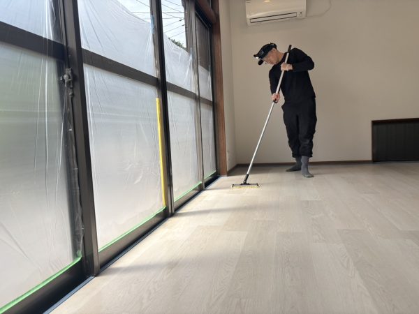 埼玉県日光市 フロアコーティング 施工中の様子