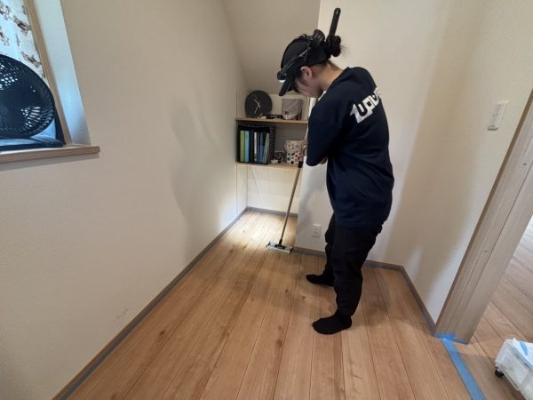 福島県いわき市 フロアコーティング 施工中の様子