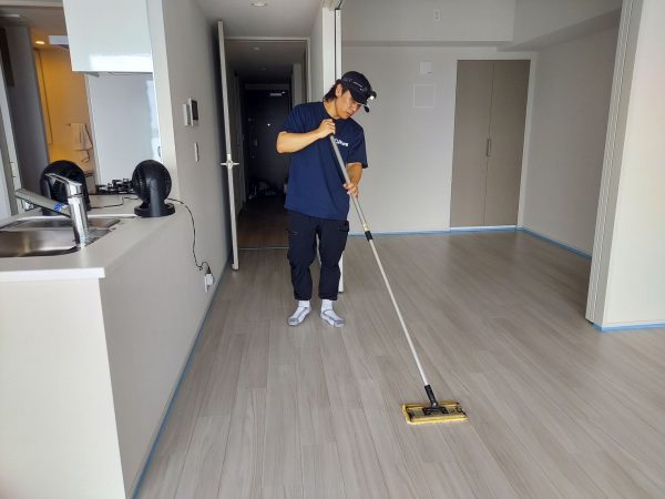 埼玉県川越市 フロアコーティング 施工中の様子