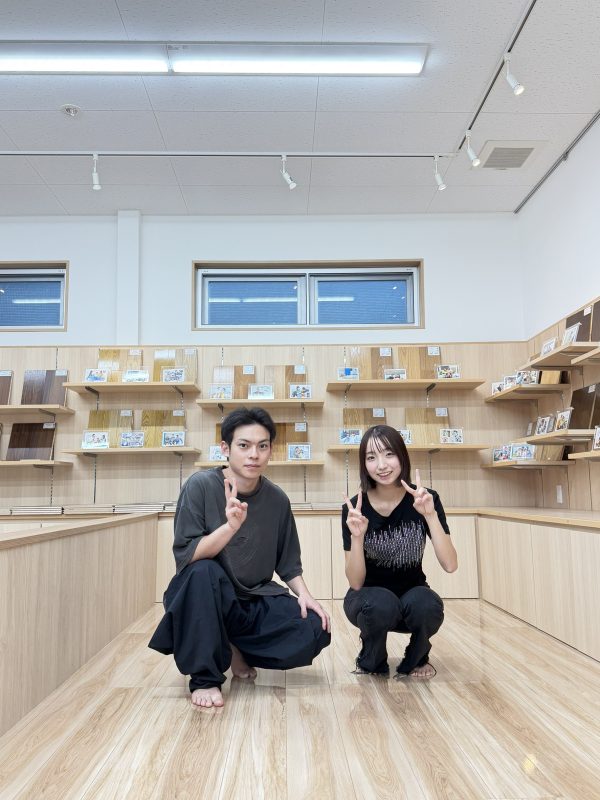 郡山市ショールーム フロアコーティング お客様の様子