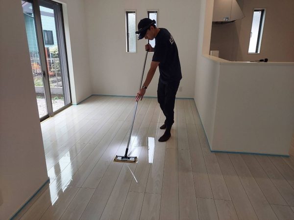 東京都町田市フロアコーティング 施工中の様子