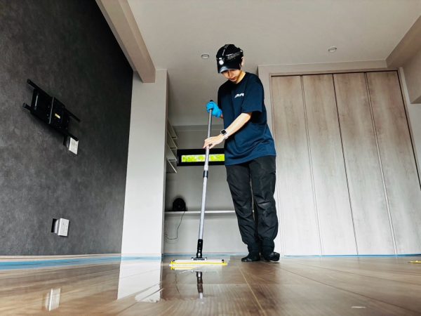 山形県山形市 フロアコーティング 施工中の様子