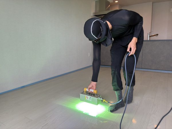 埼玉県春日部市フロアコーティング 施工中の様子