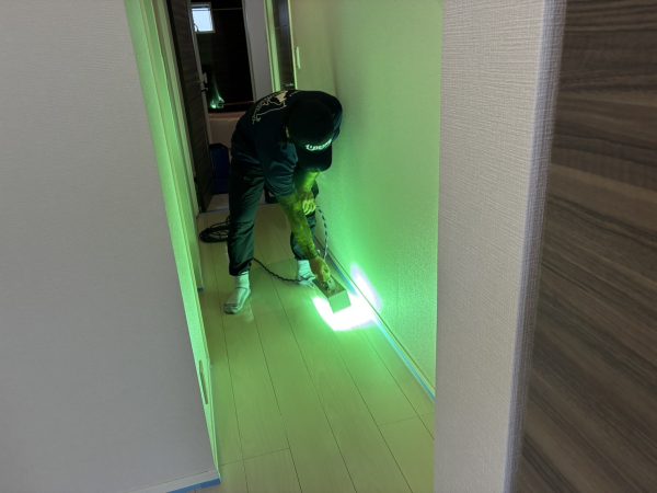 東京都日野市フロアコーティング 施工中の様子