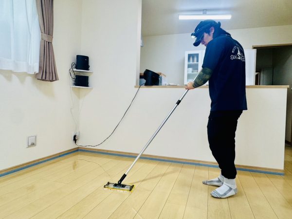 千葉県柏市 フロアコーティング 施工中の様子
