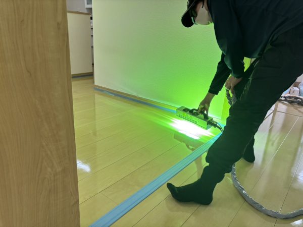千葉県柏市 フロアコーティング 施工中の様子