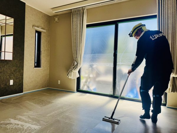 群馬県高崎市フロアコーティング 施工中の様子