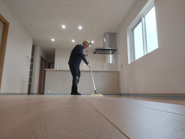 茨城県つくば市 フロアコーティング 施工中の様子